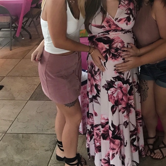 pink blush floral maternity dress - Picture 3 of 4